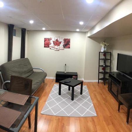 Basement Apartment In Richmond Hill Exteriör bild