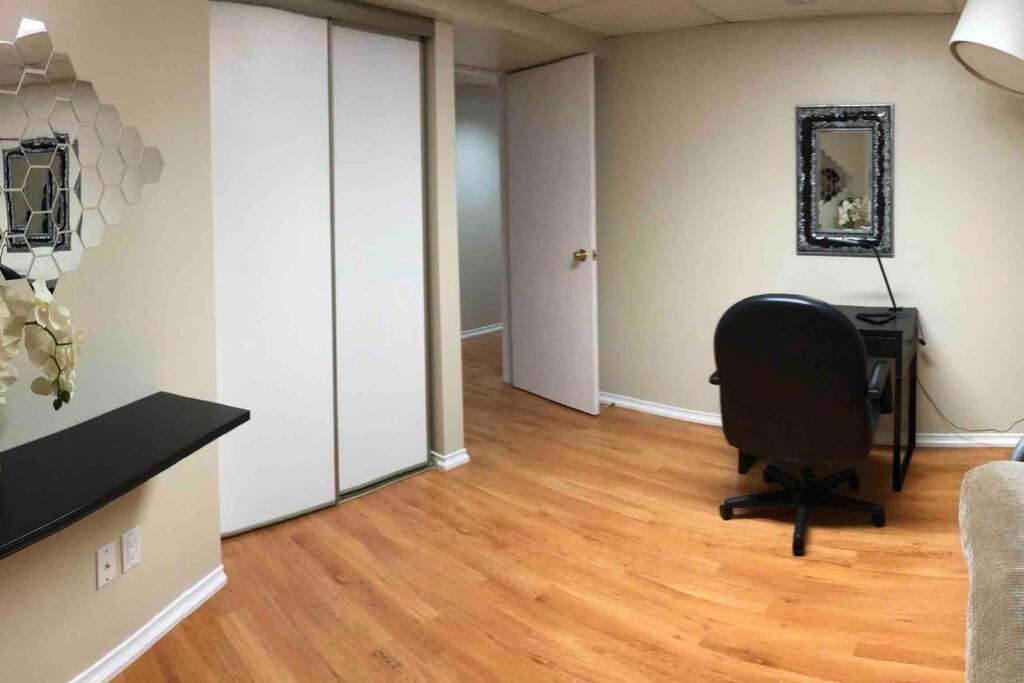 Basement Apartment In Richmond Hill Exteriör bild